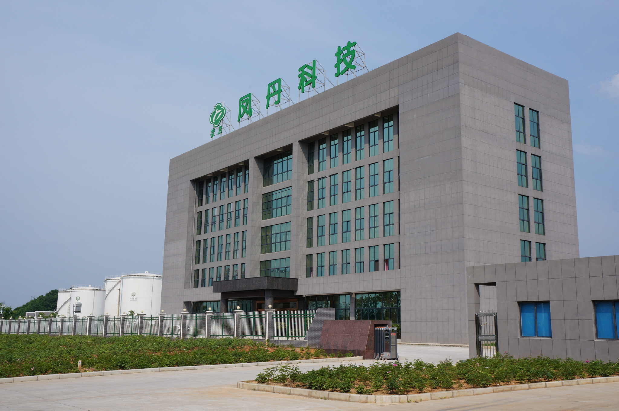 办公楼（无电线）低分.JPG
